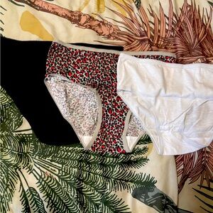 3 pack of girls underwear (never worn)
100% Cotton